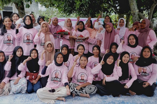 SUKARELAWAN Srikandi Ganjar Sumatera Utara (Sumut) kembali mengadakan kegiatan yang bertujuan memberdayakan kalangan perempuan milenial di Sumut. Waspada/Ist
