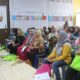 KADIS Koperasi dan UKM Perindag Medan, Benny Iskandar Nasution diwakili Kabid Industri Mahfuza, menggelar pelatihan jahit menjahit bagi warga di Kelurahan Tanjung Mulia Hilir, Kecamatan Medan Deli, Selasa (18/6). Waspada/Ist