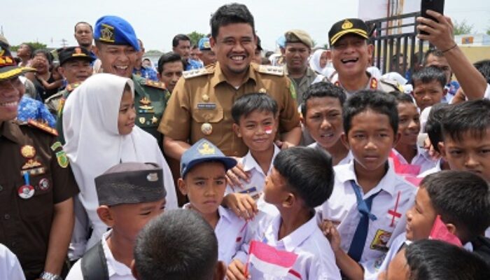 Serahkan Tiga Unit Bus Sekolah, Wali Kota Medan: Tanggung Jawab Kita Melindungi Anak-Anak Didalam Maupun Di Luar Sekolah