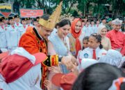 Ini Alasan Bobby Nasution Kenakan Pakaian Adat Nias