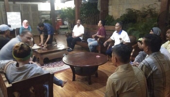 Sumbu Desa Nusantara Gelar Rapat Persiapan Pelantikan Di Kediaman Rahudman