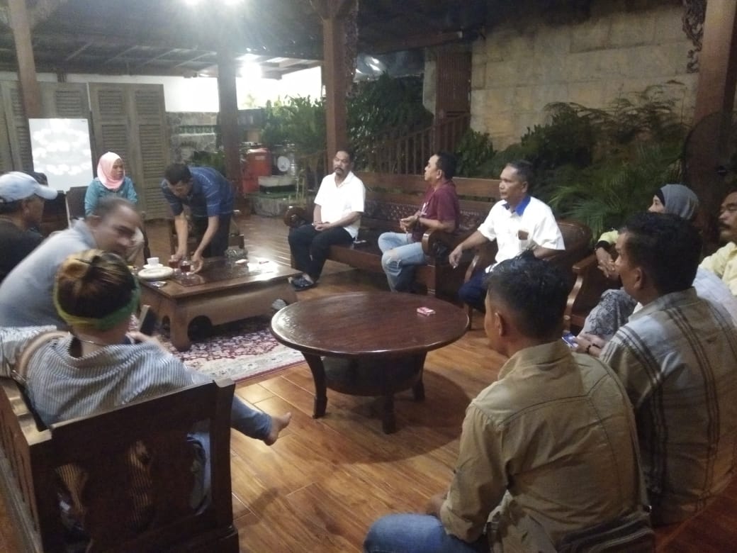 Sumbu Desa Nusantara Gelar Rapat Persiapan Pelantikan Di Kediaman Rahudman