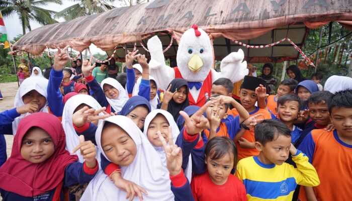 KFC Indonesia Rayakan HUT Kemerdekaan Bersama Sekolah Penerima Bantuan di Tasikmalaya
