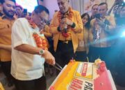 Ketum Partai Hanura Oesman Sapta Odang Bahagia Diberi Kejutan Ulang Tahun Ke-73   