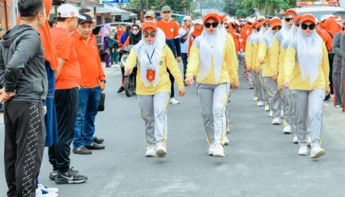 Ratusan Ibu Dasawisma Jalan Sehat