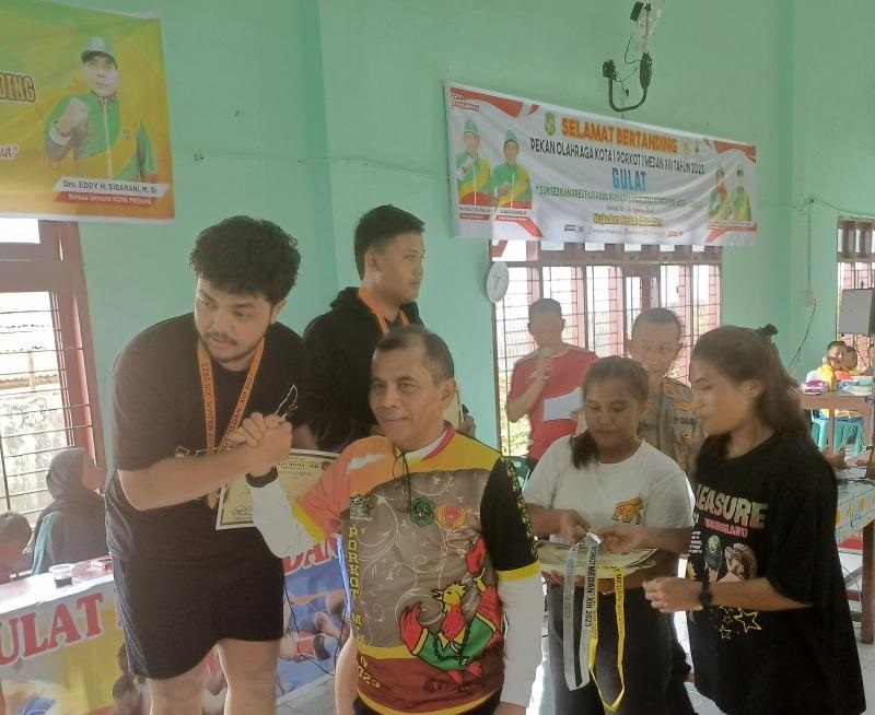 Cabor Gulat Meriah, Amplas Juara