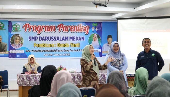 Jalin Komunikasi Dengan Orangtua Siswa SMP Darussalam Medan Gelar Parenting