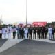 GUBERNUR Sumatera Utara (Sumut) Edy Rahmayadi didampingi Sekda Provsu Arif Sudarto Trinugroho berfoto bersama para penerima hadiah kepada Desa/Kelurahan dan Badan Usaha Milik Desa (BUMDes) Terbaik Tingkat Provinsi Sumut Tahun 2023, dalam rangka HUT ke-78 RI di Lapangan Astaka, Jalan Willem Iskandar, Deliserdang, Kamis (17/8). Waspada/Ist