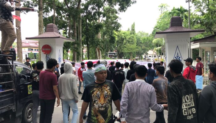 Puluhan Mahasiswa Pertanyakan Berlarutnya Kasus Kematian Almarhum Sugiono