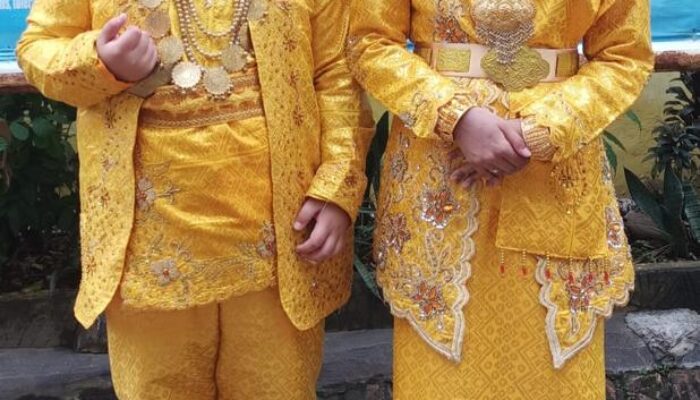 Chealsea Dan Arjuna Kenakan Busana Adat Melayu Di Ajang Gebyar Pendidikan