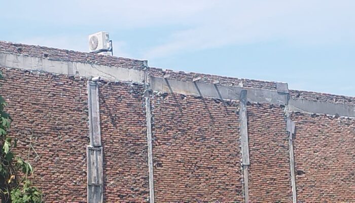 Satpol PP Didesak Segel Bangunan Yuu Contempo