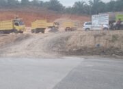 Warga Protes Dampak Aktivitas Tambang Tanah Urug Di Desa Siamporik