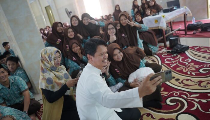 Mendiamkan Gadget Di Tangan Anak, ‘Jurus Ampuh’ Yang Bisa Jadi Musibah