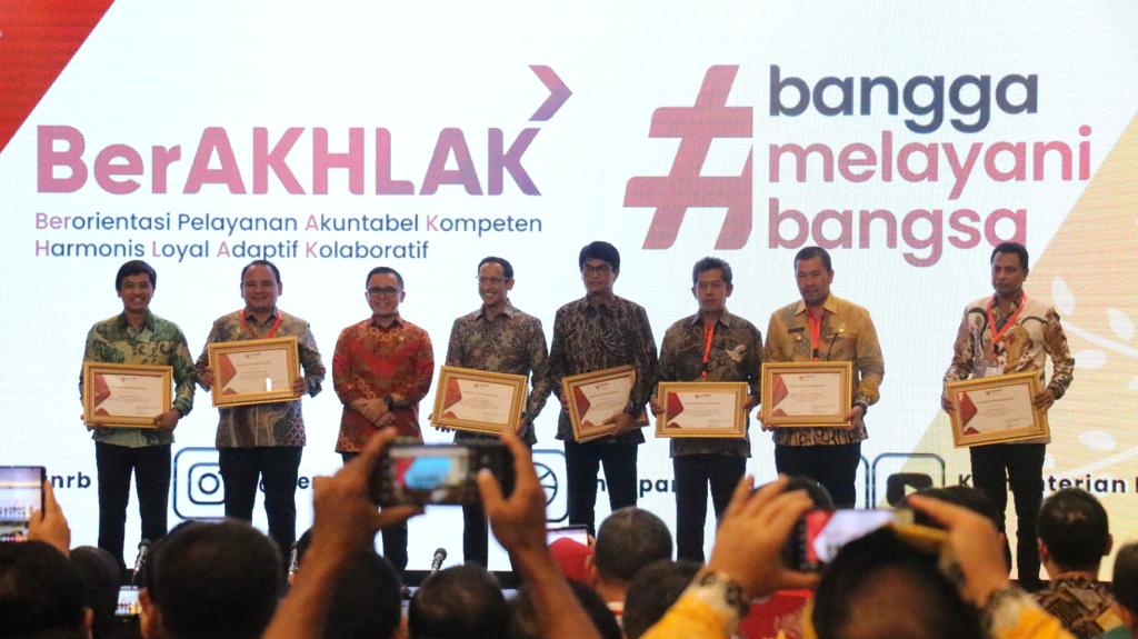 Di Indonesia, Hanya Bener Meriah Terima Penghargaan Pemenuhan Kebutuhan Guru Di Indonesia, Hanya Bener Meriah Terima Penghargaan Pemenuhan Kebutuhan Guru