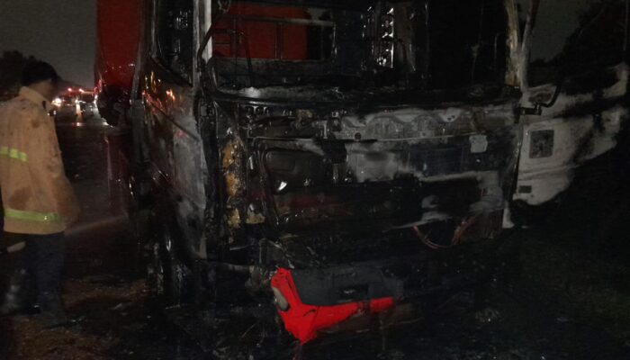 Ban Pecah, Penyebab Truk Tangki PT Elnusa Ludes Terbakar Di Tol Belmera