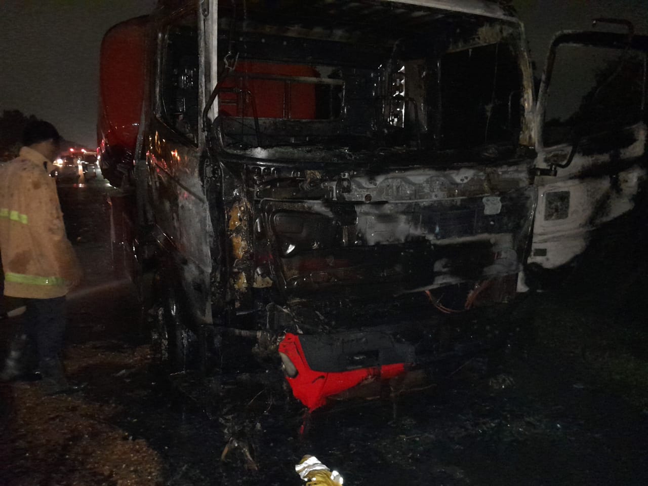 Ban Pecah, Penyebab Truk Tangki PT Elnusa Ludes Terbakar Di Tol Belmera