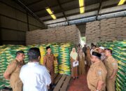 Pj Bupati AgaraTinjau Gudang Bulog Hadapi Persiapan Dampak El Nino