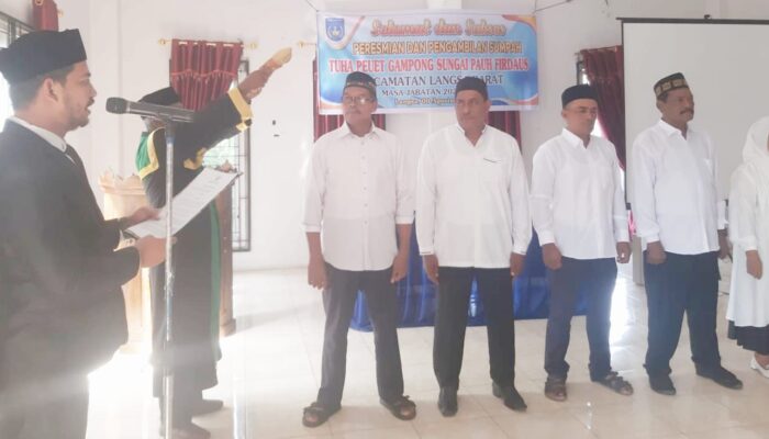Camat Langsa Barat Lantik Tuha Peut Gampong Sungai Pauh Firdaus