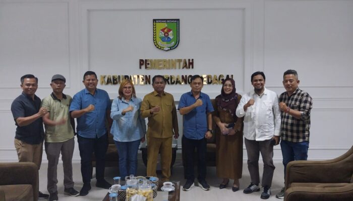 Bupati Sergai Apresiasi Peluncuran Buku Ekspedisi Kaldera Toba SMSI
