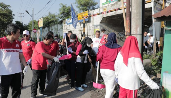 Semarak HUT Ke-78 RI, Puluhan Volunteer PLN Gelar Aksi Bersih Lingkungan