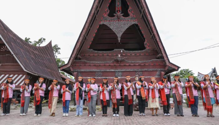 Terinspirasi Sosok Ganjar, Sukarelawan Srikandi Sumut Gelar Jelajah Sejarah Sigale-Gale