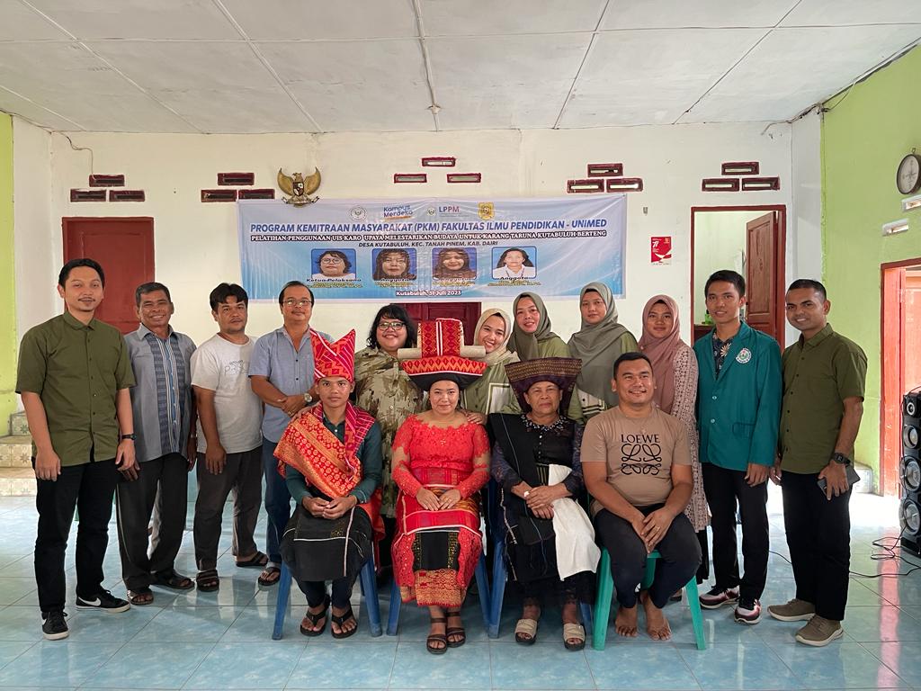 Tim PKM Unimed Gelar Pelatihan Uis Karo Di Desa Kutabuluh