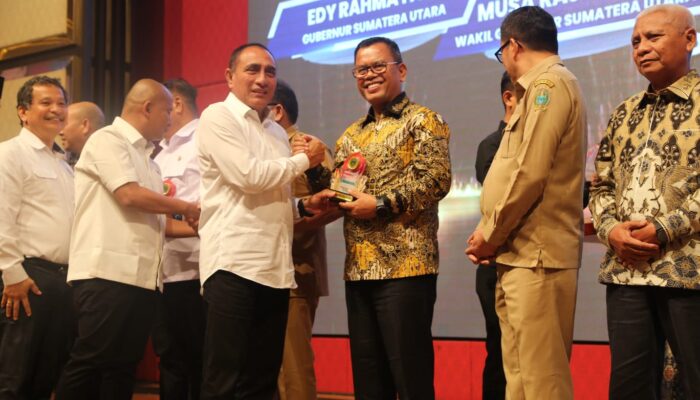 Bupati Toba Terima Penghargaan WTP 7 Kali Berturut-turut