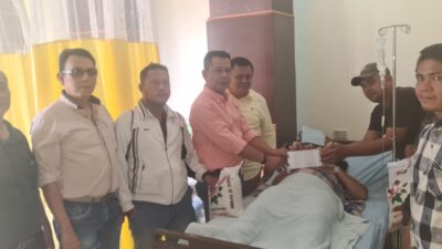Ketua Pewarta Jenguk Isteri Badai, Wartawan yang Melahirkan di RS Martha Friska Ketua Pewarta Jenguk Isteri Badai, Wartawan yang Melahirkan di RS Martha Friska