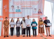 Bobby Nasution Beri Penghargaan 8 Klinik & 11 Bapak Asuh Stunting