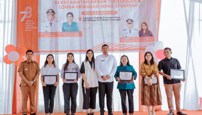 Bobby Nasution Beri Penghargaan 8 Klinik & 11 Bapak Asuh Stunting
