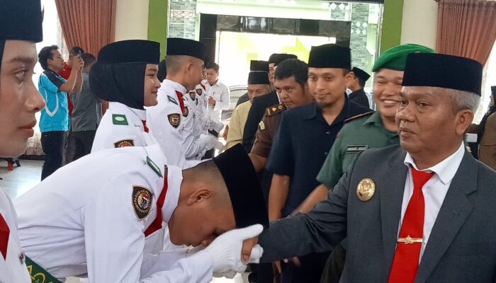 Ahmad Zarnawi Kukuhkan 32 Anggota Paskibraka