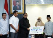 Wafat Dalam Bertugas Di Tanah Suci, Keluarga Terima Klaim Jaminan Kecelakaan Kerja