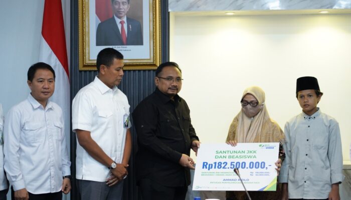 Wafat Dalam Bertugas Di Tanah Suci, Keluarga Terima Klaim Jaminan Kecelakaan Kerja