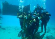 Wali Kota Dan Forkopimda Sabang Kibarkan Bendera Merah Putih Di Dasar Laut