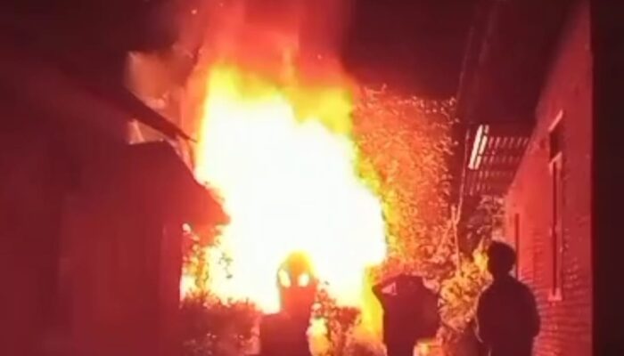 Rumah Keluarga Kurang Mampu Musnah Terbakar