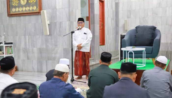 Pj Bupati Pidie Awali Peringatan HUT Ke 78 RI Dengan Shalat Subuh Berjamaah