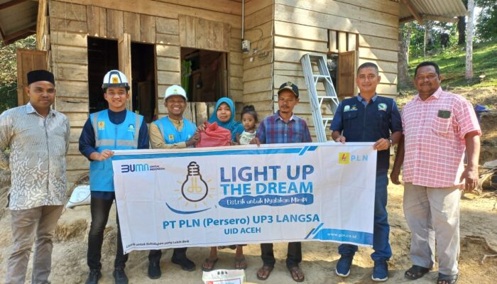 Warga Kurang Mampu Peroleh Meteran Gratis