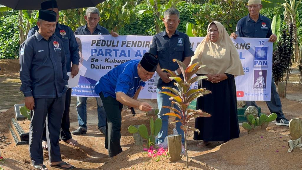 Sambut HUT PAN Ke-25, Yahdi Khoir Ziarah Ke Makam Pejuang Partai