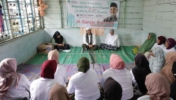 Tuan Guru Ganjar Ajarkan Salat Rawatib Kepada Ibu-ibu Majelis Taklim Di Tapsel