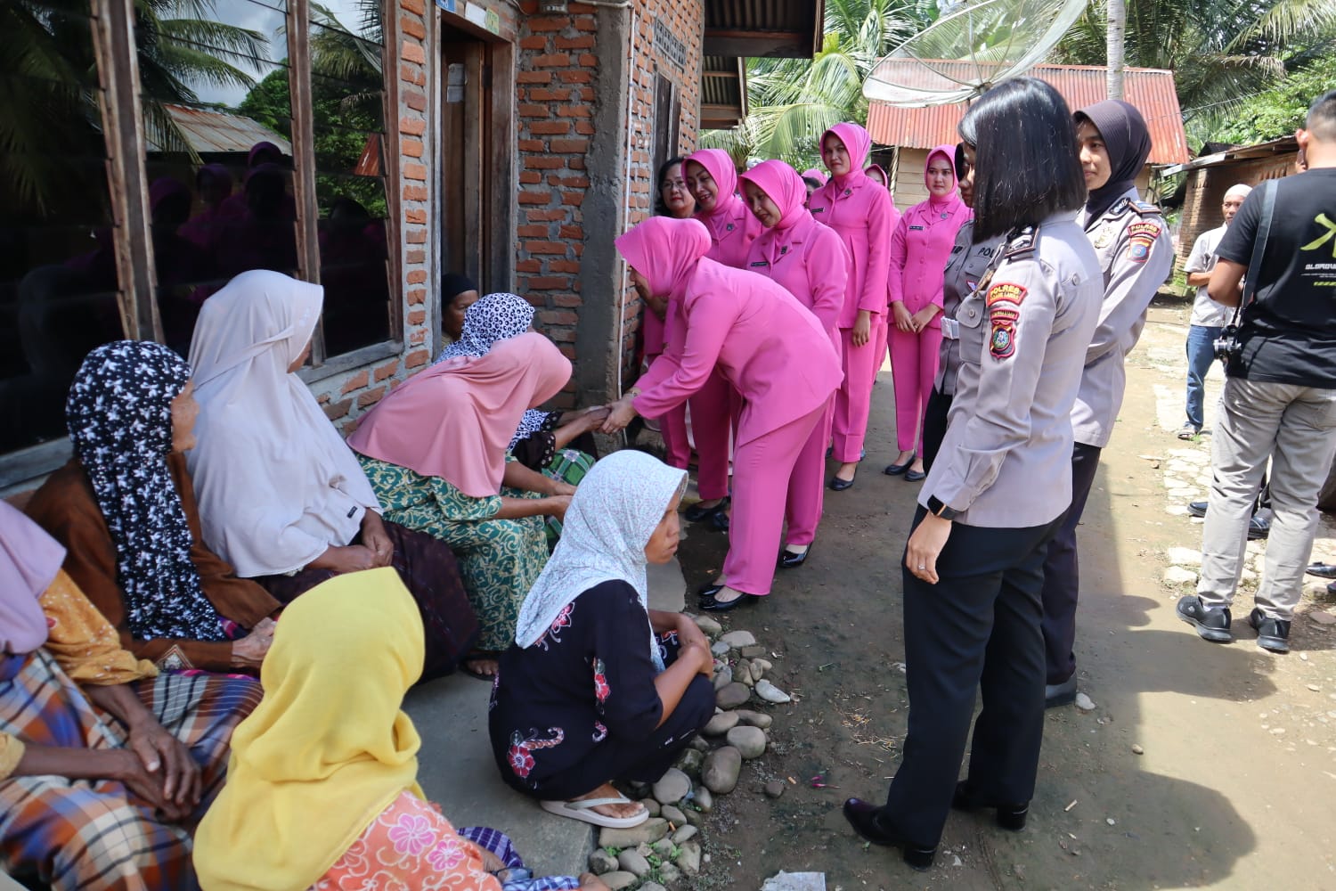 HUT Polwan, Polres Palas Gelar Baksos Dan Bansos