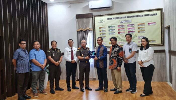 Pembayaran Kompensasi ROW Jalur SUTT Perbaungan-Kualanamu Sukses, PLN Apresiasi Kejari DS