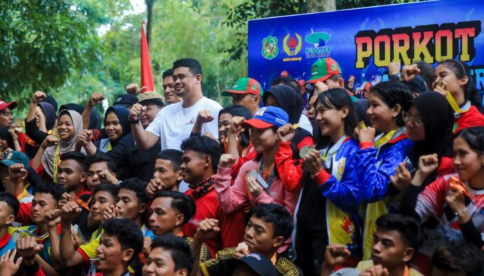 Porkot XIII, Bobby Nasution Berikan Beasiswa Untuk 2 Atlet Arung Jeram Peraih Medali Emas