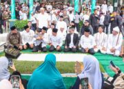 Jokowi, Adi Hidayat Dan Ribuan Masyarakat Hadiri Haul H Anif