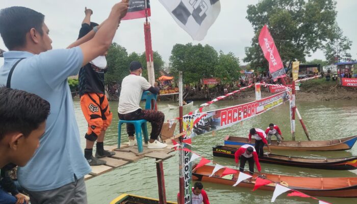 49 Pebalap Boat Ramaikan Event Desa Wisata