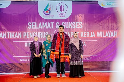 WALI Kota Medan Bobby Nasution bersama Ketua HIMPSI Sumut Dr Siti Aisyah MPsi Psikolog dalam acara Pelantikan Pengurus dan Rapat Kerja Wilayah Himpunan Psikologi Indonesia (HIMPSI) Wilayah Sumut periode 2023-2027 di Hotel Emerald Garden Jalan Yos Sudarso Medan, Sabtu (5/8). Waspada/Ist