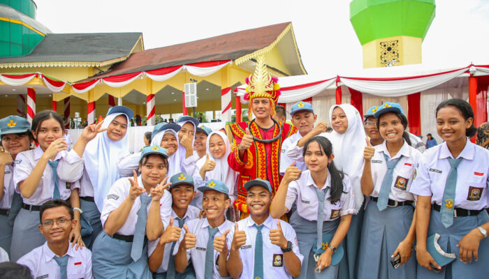 Peringati HUT RI ke-78, Ijeck Kenakan Baju Adat Nias Selatan