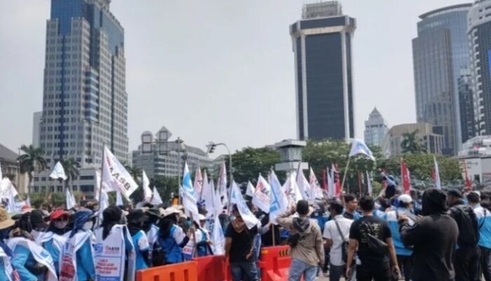 Demo Buruh Mulai Memanas