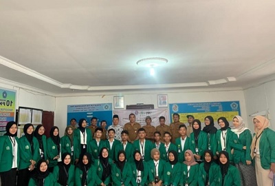PERTEMUAN dan perkenalan mahasiswa KKN Kelompok 132 Universitas Islam Negeri Sumatera Utara dengan beberapa perwakilan seperti perangkat desa, Dosen pembimbing lapangan KKN 132, Ketua BKM, Ketua PKK, hingga masyarakat umum yang dilaksanakan di Balai Desa Tanjung Siporkis, Kecamatan Galang Kabupaten Deliserdang, Jumat (18/7). Waspada/ist