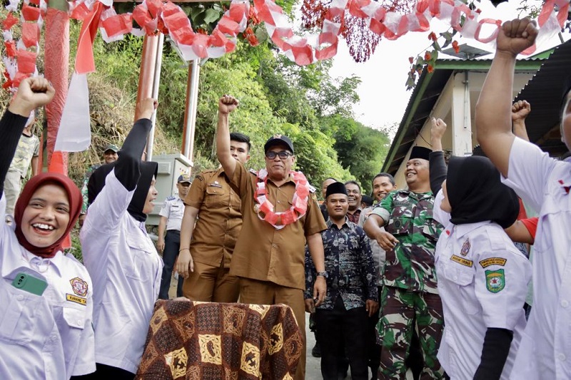 Kado Istimewa HUT Ke-78 RI Untuk Warga Desa Sopobatu