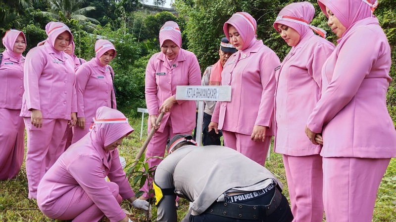 Polres Agara Tanam 1000 Pohon Polres Agara Tanam 1000 Pohon